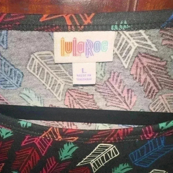 Lularoe large black Gigi short sleeve t shirt multi color arrow quill design. - Picture 3 of 8
